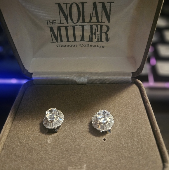 Vintage Nolan Miller Glamour Collection Clip on Earrings - Picture 2 of 6